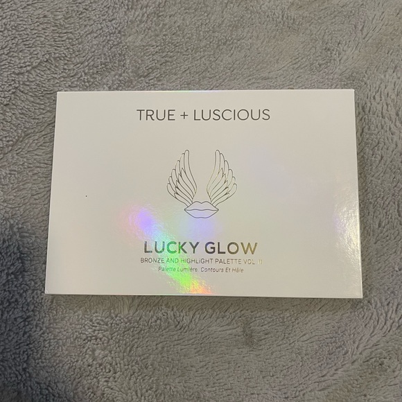 True + Luscious “Lucky glow” bronze and highlight palette vol II - Picture 2 of 4